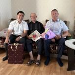 В Курском округе поздравили участника Великой Отечественной войны с днём рождения