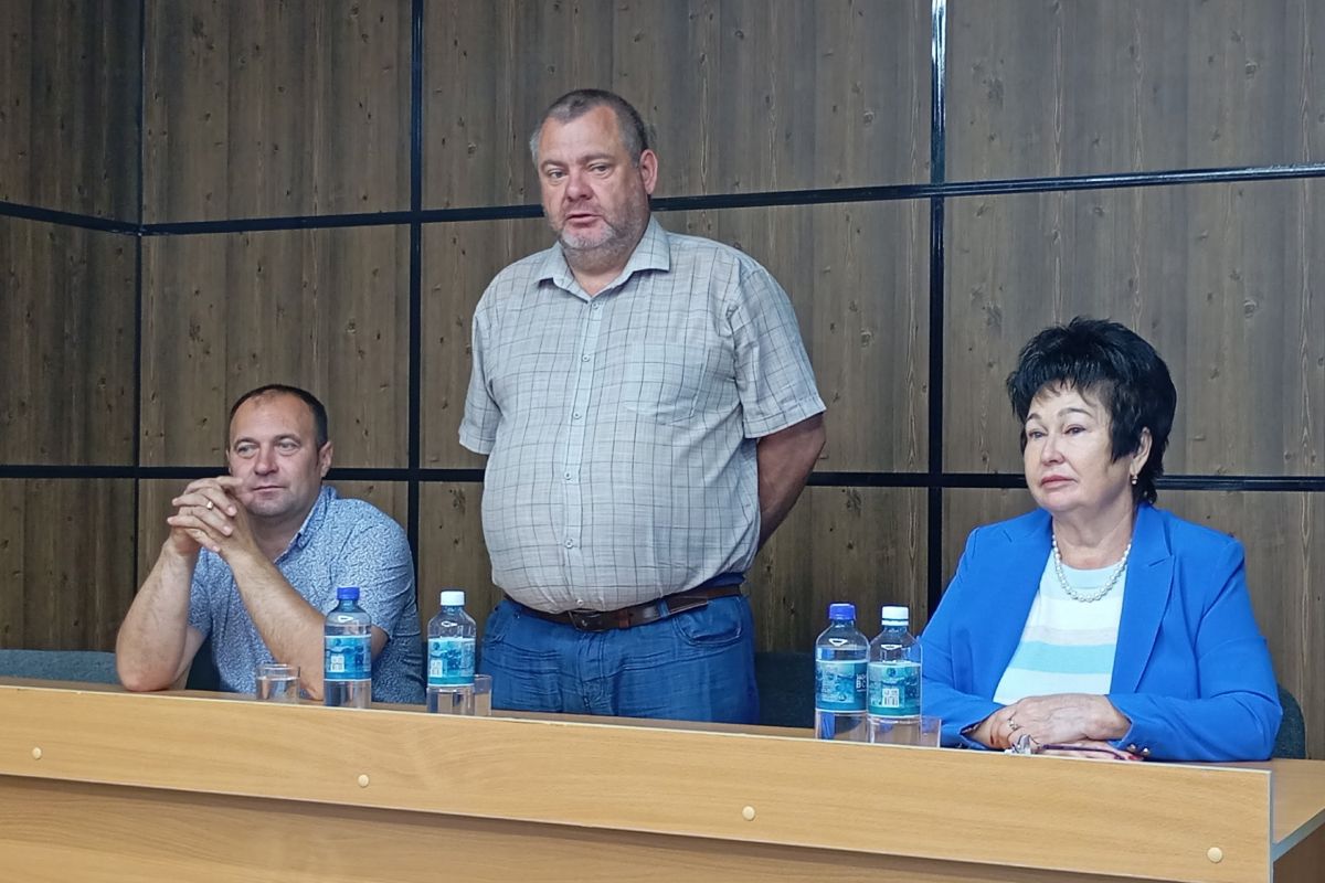Адресная помощь, дорожный ремонт и жилищные вопросы: «Единая Россия» рассмотрела обращения жителей регионов