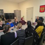 Нурбаганд Нурбагандов посетил первичное отделение «Единой России», расположенное на базе столичной гимназии № 37