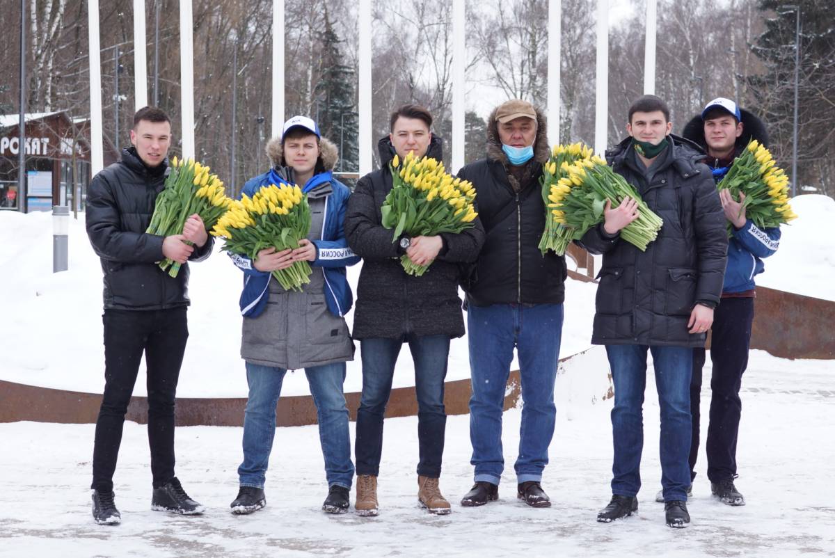 Прикольные поздравления с Новым годом короткие СМС в прозе и стихи