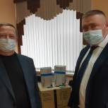 Волонтеры передали одноразовые перчатки врачам Октябрьской ЦРБ
