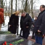 Единороссы приняли участие в мероприятиях в честь годовщины освобождения Железногорского района