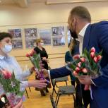 Сотрудниц социальных учреждений северо-запада Москвы поздравили с Международным женским днем