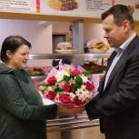Александр Гречищев вручил благодарность предпринимателю-волонтеру
