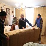 «Звонок добра»: Волонтеры «Единой России» сделали генеральную уборку в квартире пожилой жительницы