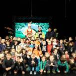 «Единая Россия» провела благотворительную акцию «Добрый театр» в Грозном