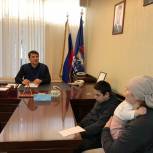 Депутат Нариман Темуркаев оказал помощь с поездкой в Москву семье с больным ребенком