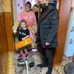 Депутат Алексей Коробейников подарил велотренажер для ребенка с ДЦП