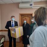 В рамках Волонтерского центра курским врачам передали респираторы