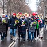 «Дорогая, ты права!»: Молодогвардейцы Москвы провели праздничное шествие в честь 8 Марта
