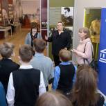 «Единая Россия» организовала для школьников экскурсию в Новгородский музей-заповедник
