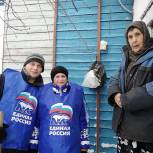 Волонтеры почистили от снега двор жительницы Медногорска