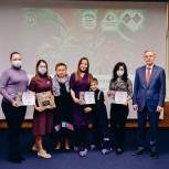 Победители викторины по сказке «Конек-Горбунок» получили дипломы и красочные издания