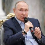Владимир Путин: Правительство прорабатывает вопрос страхования немедицинских работников от коронавируса