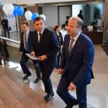 Партийцы поздравляют губернатора Свердловской области Евгения Куйвашева с юбилеем