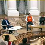 Владимир Путин поддержал предложение об участии волонтеров в выборах