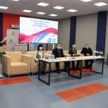 Россошанские единороссы вручили паспорта юным жителям района