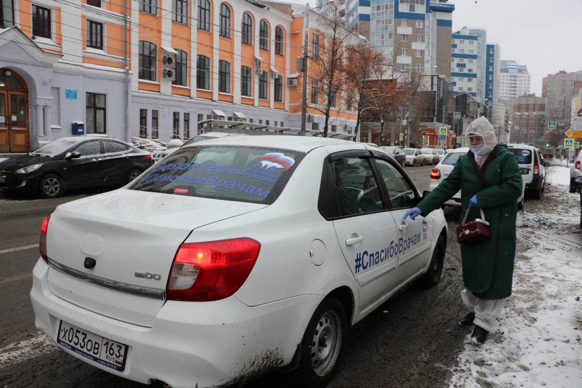 Мы первые протягиваем руку помощи»: истории добровольцев, помогающих  землякам справляться с пандемией