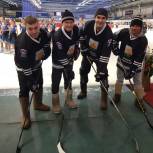 Единороссы Советского района сыграли в хоккей в валенках