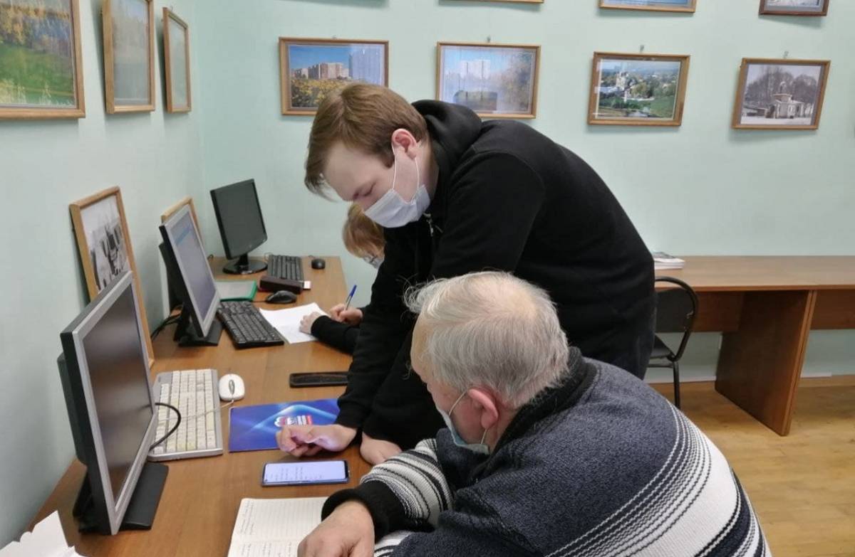 Жуковские единороссы повышают компьютерную грамотность пожилых горожан