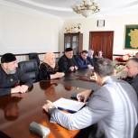 Адлан Динаев и Нурди Ахиядов обсудили вопросы организации предварительного голосования «Единой России» в Веденском районе