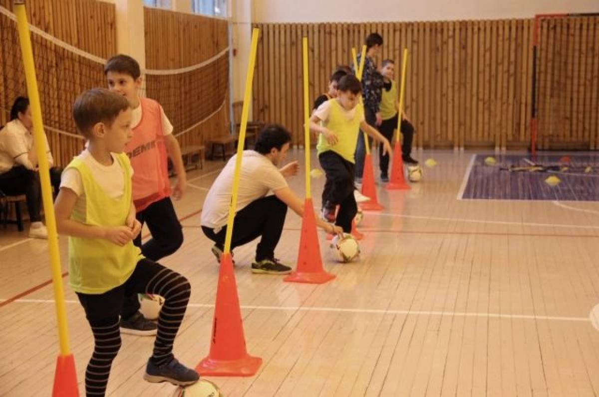 Больше, чем тренировка: В Ростове-на-Дону «особенные» дети играют в футбол
