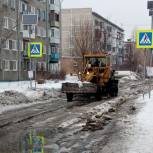 Владимир Березовский оказывает содействие в уборке снега