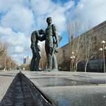 В Волгограде партпроект «Историческая память» взял на контроль вопрос по реконструкции памятника комсомольцам-защитникам Сталинграда