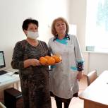 Волонтеры поблагодарили врачей Калтасинской больницы