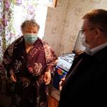 Юрий Баранчук помог тюменской пенсионерке с установкой новых батарей