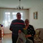 Владимир Солдатенков поздравил старейшего члена партии, ветерана-блокадницу с днем рождения и 8 Марта