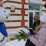 Более 10 тысяч жительниц Ульяновской области получили цветы и открытки от «Единой России»