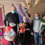 Николай Валуев поздравил с праздником мастерицу из Клетнянского  района
