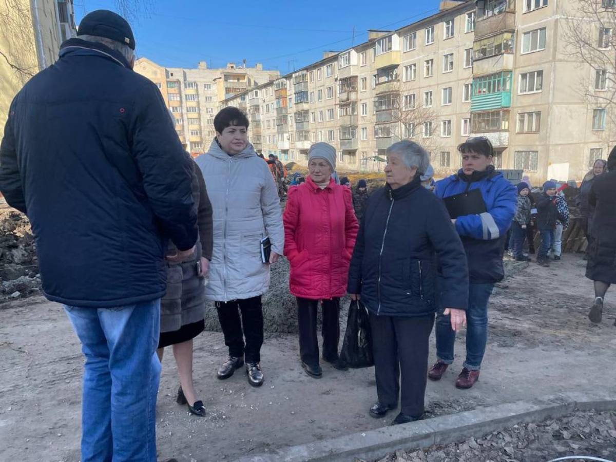 Жители многоквартирных домов в Белгороде обратились к депутату с жалобой на  некачественное благоустройство