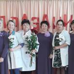 Активисты первичных отделений партии «Единая Россия» Нагайбакского местного отделения поздравили медицинских работников с весенним праздником