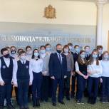 Победители школьных и районных олимпиад задали свои вопросы депутату Законодательного собрания, координатору партпроекта