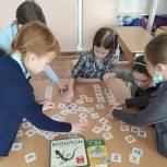 Депутат Алексей Коробейников подарил детям Талицы развивающие игры