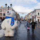 Тысячи тюльпанов подарили волонтеры женщинам в Нижнем Новгороде