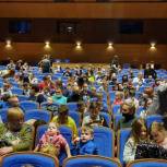 В Мурманске «Единая Россия» организовала благотворительный показ спектакля