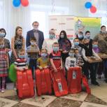 В Иркутске активисты «Единой России» подарили спортинвентарь детям из социального центра