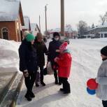 Единороссы поздравили с 8 марта многодетных мам и женщин Лузского района