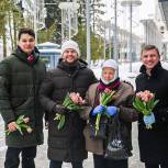 Единороссы Северного округа вышли на московские улицы, чтобы  поздравить женщин