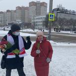 Дарите женщинам цветы! 8 марта на центральных улицах Перми волонтеры раздавали тюльпаны