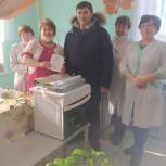 Депутат «Единой России» передал газовую плиту в подарок Аргаяшским медикам