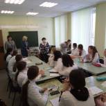 Волонтеру-медику Аделине Гильмановой вручили благодарность за помощь жителям Златоуста