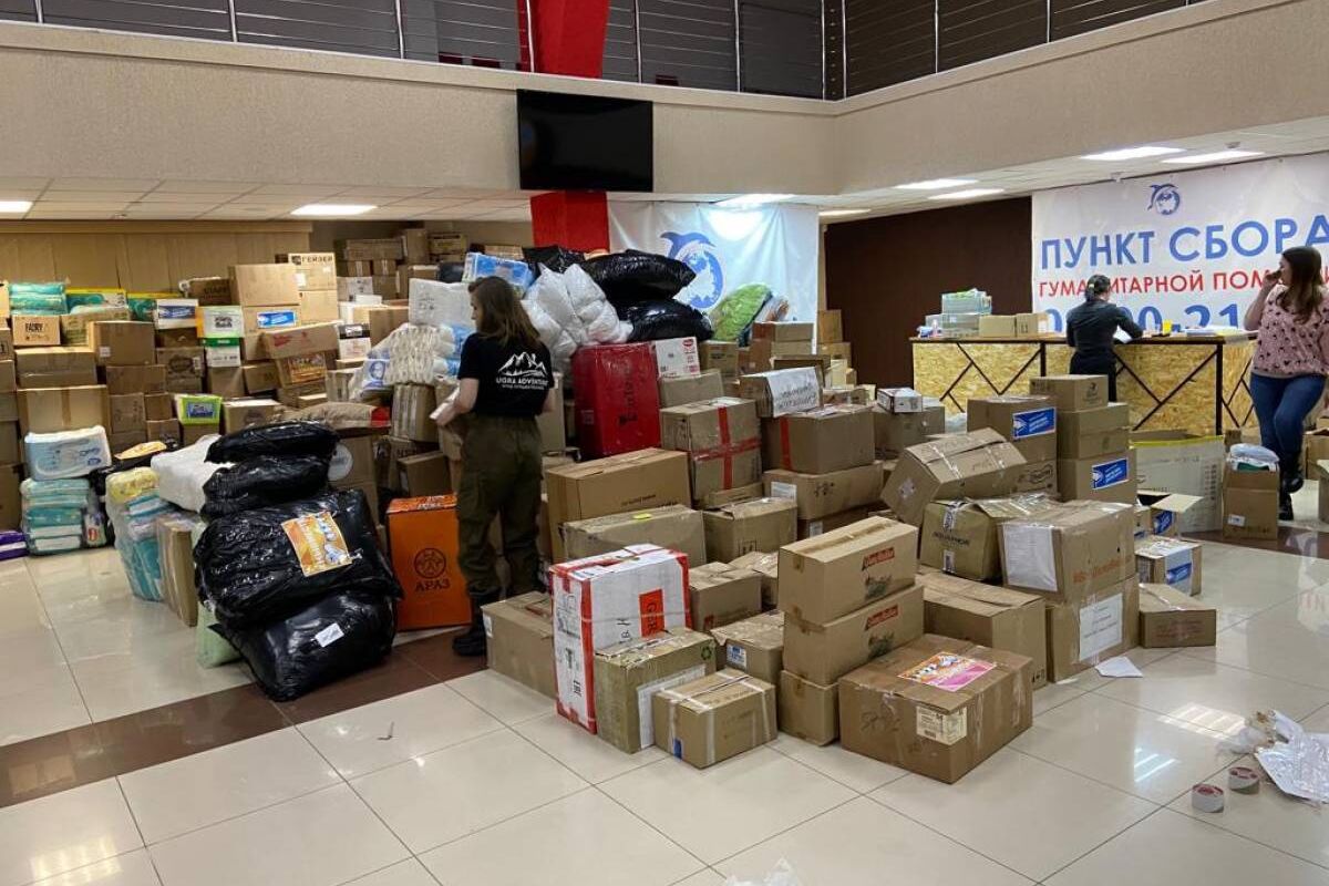 Коробки с гуманитарной помощью. Гуманитарная помощь лекарства. Отправка гуманитарной помощи малоярославец. Где находится в курске пункт гуманитарной помощи. Объявление о пункте сбора гуманитарной помощи.