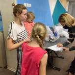 В Ярославле «Единая Россия» передала беженцам из Мариуполя предметы первой необходимости