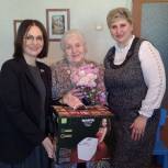 Татьяна Буцкая поздравила с наступающим 8 Марта 85-летнюю жительницу района Некрасовка