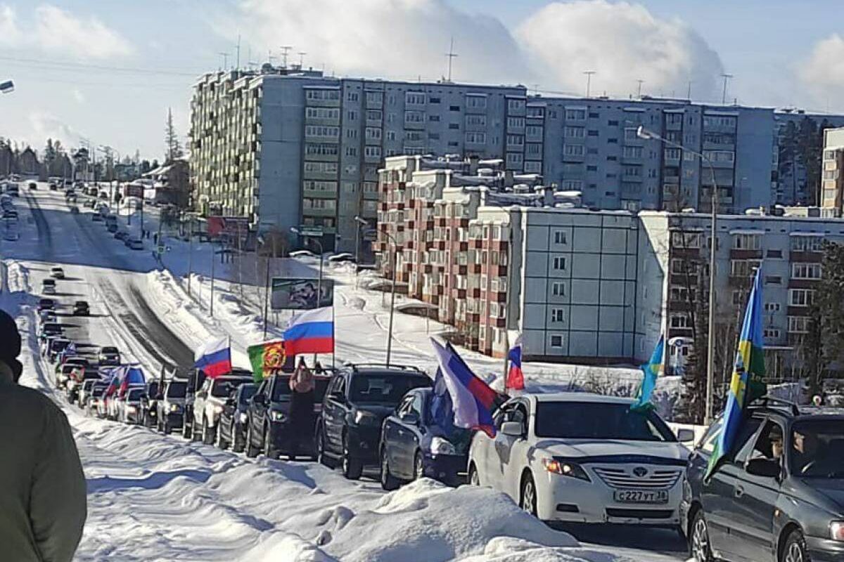 В Усть-Илимске прошел автопробег в поддержку военных, участвующих в  спецоперации на Украине