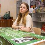 В кемеровской гимназии единороссы установили «парту героя»